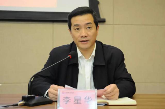 第一期培训班出席开班领导有东乡区委常委,组织部部长李星华,江西财经